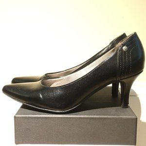 Life Stride Classic Pointed Toe Black Pump